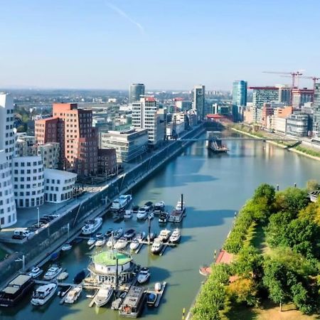 - Chilliges Zimmer In Dusseldorf Mit Balkon & Kuche; Big Tv And Bed - ภายนอก รูปภาพ