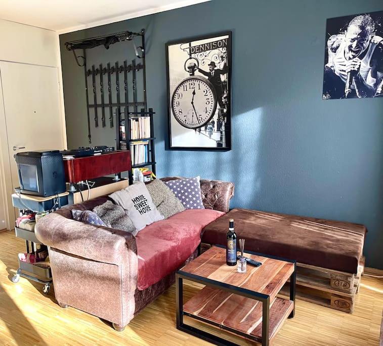 - Chilliges Zimmer In Dusseldorf Mit Balkon & Kuche; Big Tv And Bed - ภายนอก รูปภาพ