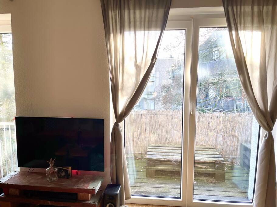 - Chilliges Zimmer In Dusseldorf Mit Balkon & Kuche; Big Tv And Bed - ภายนอก รูปภาพ