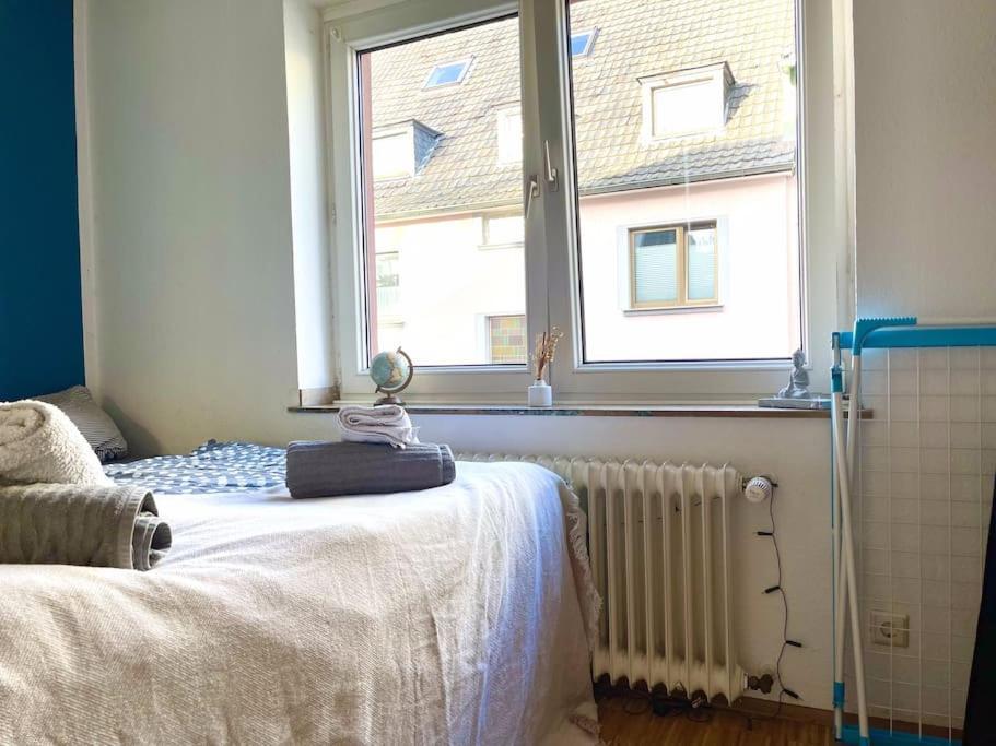 - Chilliges Zimmer In Dusseldorf Mit Balkon & Kuche; Big Tv And Bed - ภายนอก รูปภาพ
