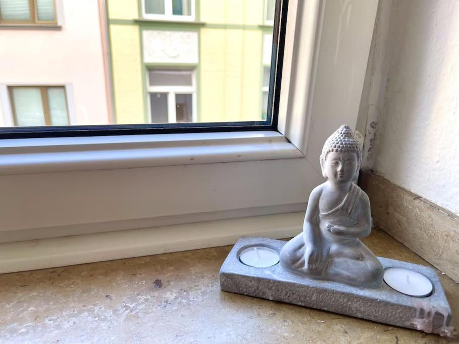 - Chilliges Zimmer In Dusseldorf Mit Balkon & Kuche; Big Tv And Bed - ภายนอก รูปภาพ