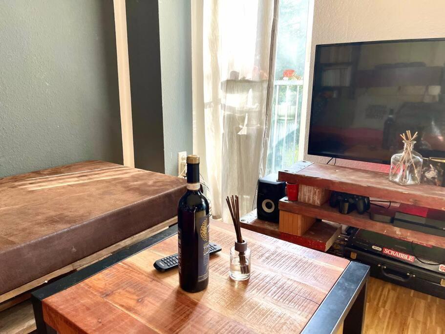 - Chilliges Zimmer In Dusseldorf Mit Balkon & Kuche; Big Tv And Bed - ภายนอก รูปภาพ